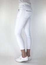 Load image into Gallery viewer, Italian Star Classic Button Jeans - White